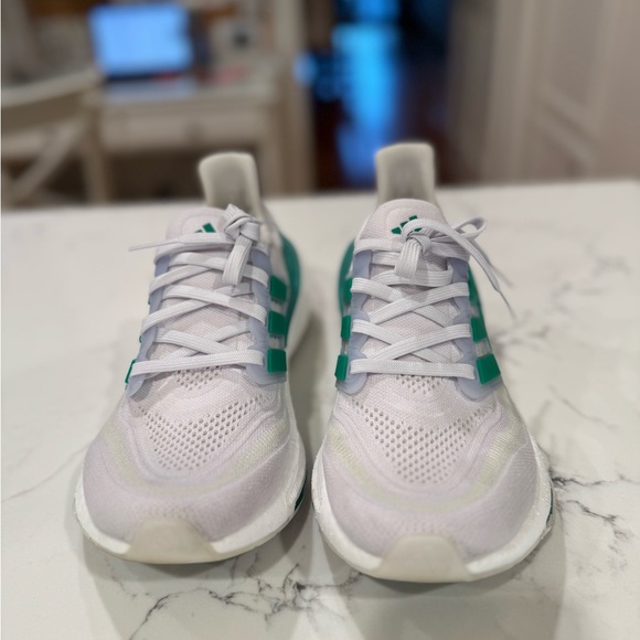 Adidas Ultraboost Light - Size 7 - white w/green - Picture 2 of 5